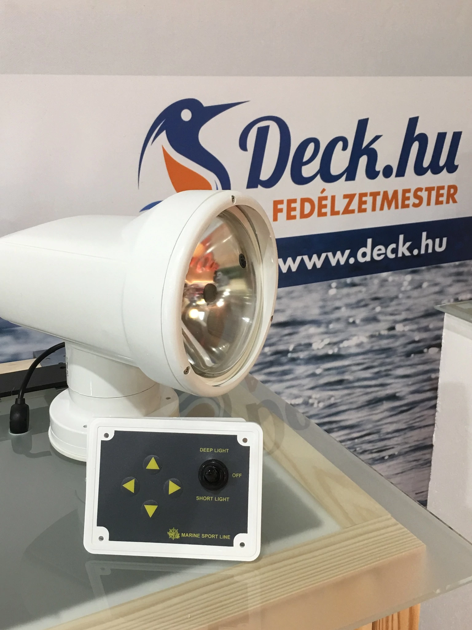 Reflektor műszerfalba építhető ,kapcsolótáblával 100+100w